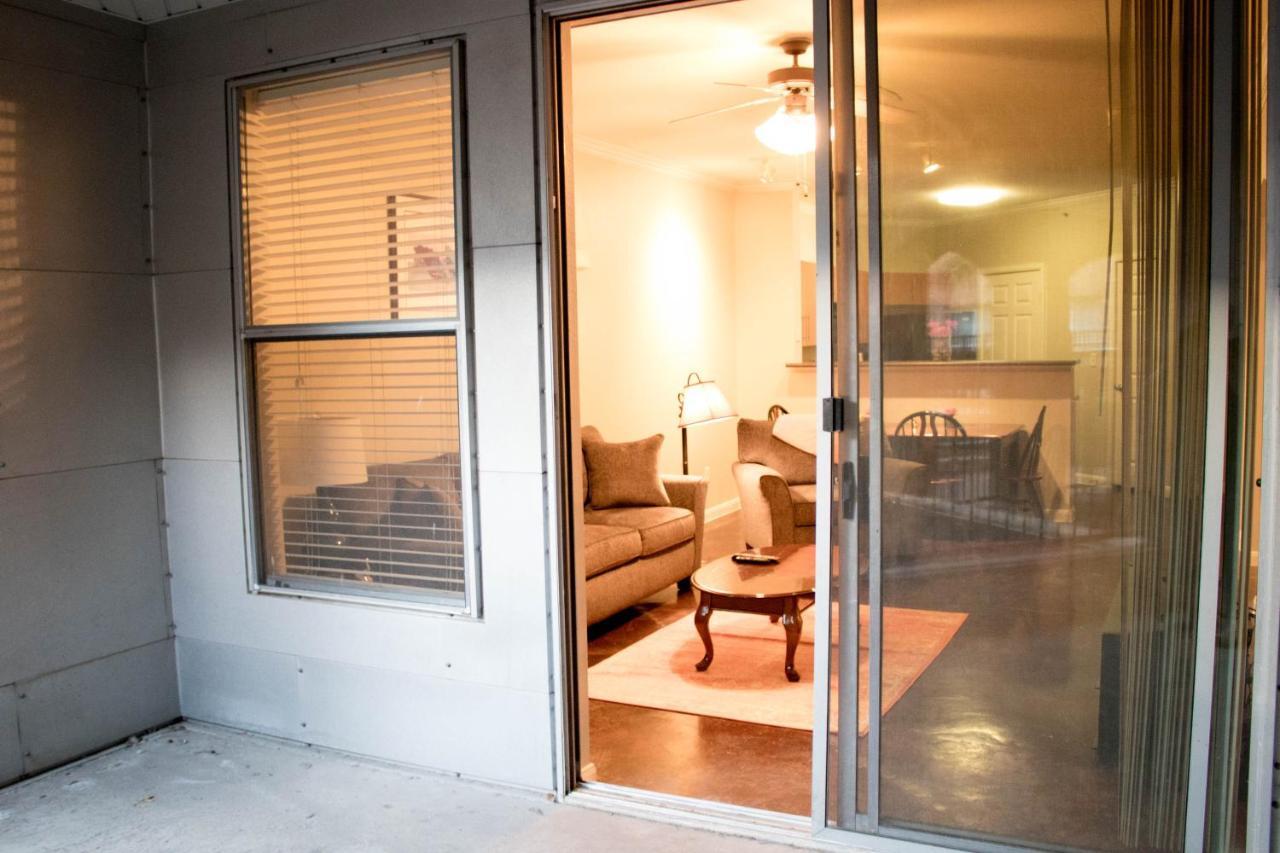 Downtown Dallas Beautiful Poolside Apartment Exterior photo